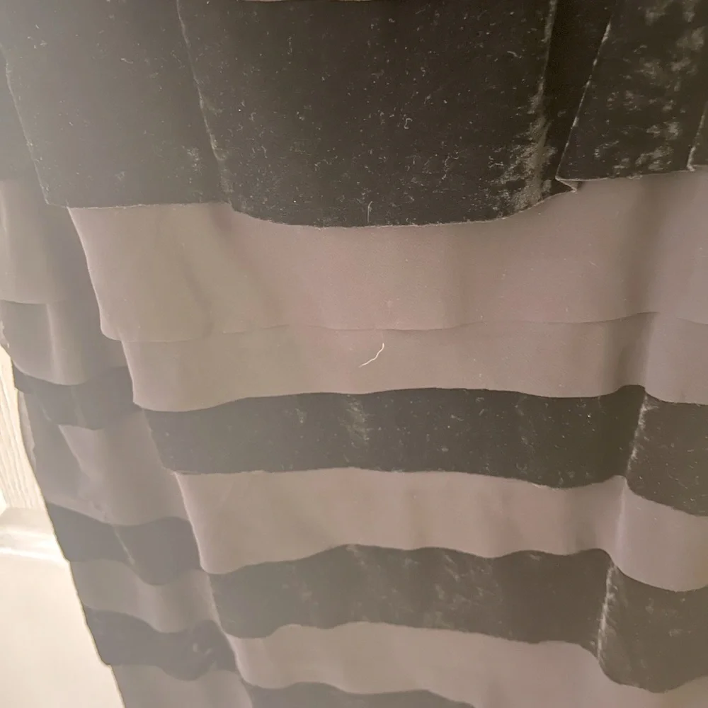 Woman’s Ann Taylor Loft Sleeveless Top - Picture 3 of 7